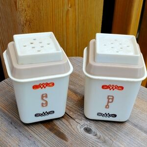 Retro salt and pepper shakers plastic